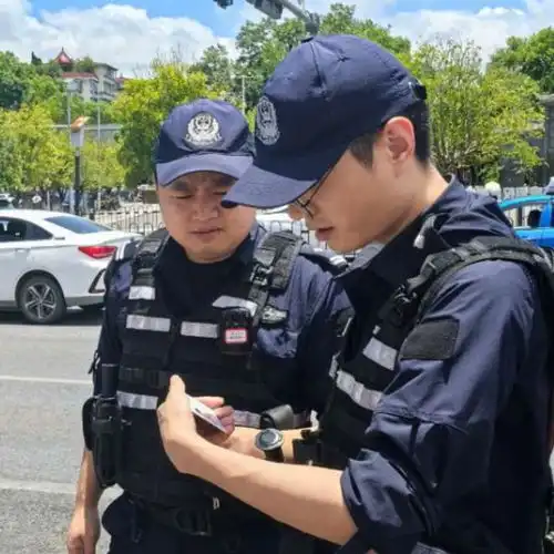 小小一张证一颗为民心
