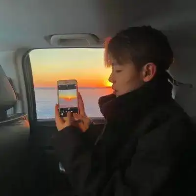 ins文艺范男生头像
