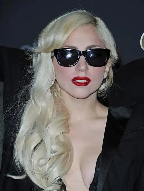 ladygaga的真相突破好莱坞界限名声也有悲惨的一面
