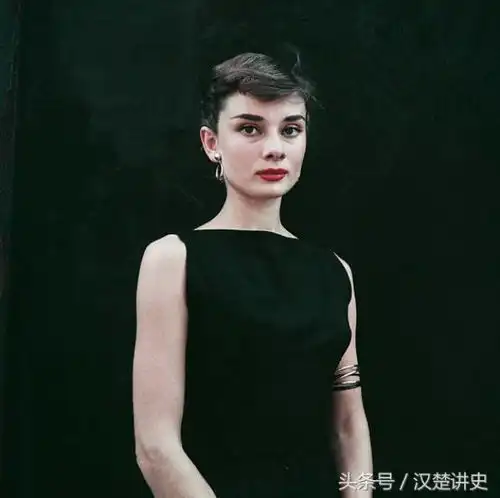 一些女神奥黛丽赫本短发造型的老照片
