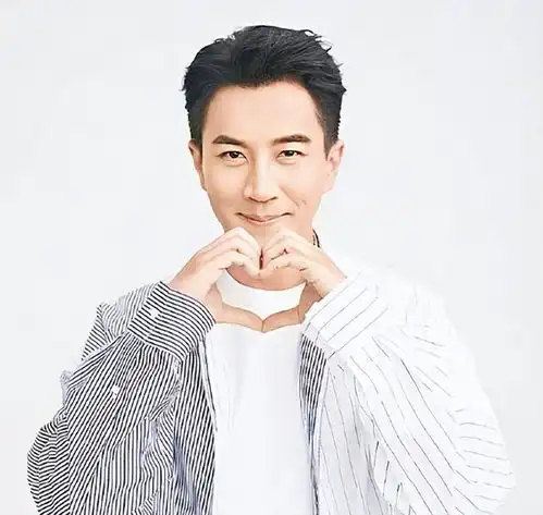 好甜刘恺威用小号和李晓峰甜蜜互动,一起用情侣头像好恩爱
