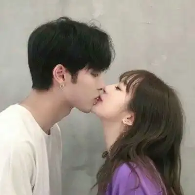 男票要kiss时,回mua太low了,教你3招撩爆他