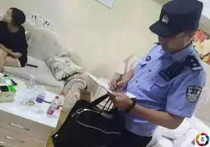 网约房内藏猫腻,警方深夜行动当场抓多人,一个房间两女一男
