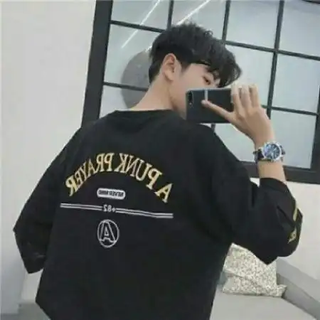 引人注目的男生头像,清新系的小哥哥一看就喜欢
