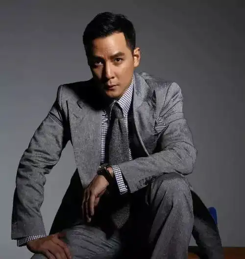 只和穿西装的男人谈恋爱
