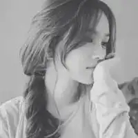 女生头像侧脸黑白简单长发黑白侧脸女生头像
