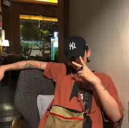 头像丨外向是生活所需,孤独是自我享受