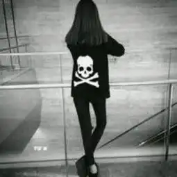 请问谁有这张照片的情侣头像,男生的
