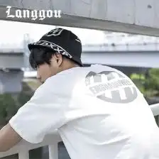 zoukout隐蔽者夏新款黑白圆领反光t恤印花宽松短袖男enshadower
