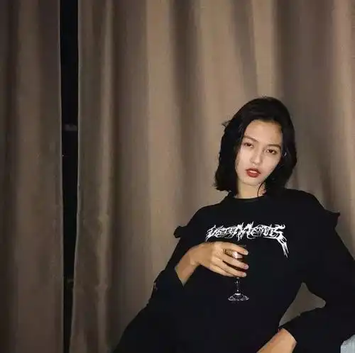 lv秀场唯一的00后中国超模,这是怎样的高级脸

