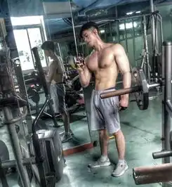 我的健身教练公狗腰男挂空挡
