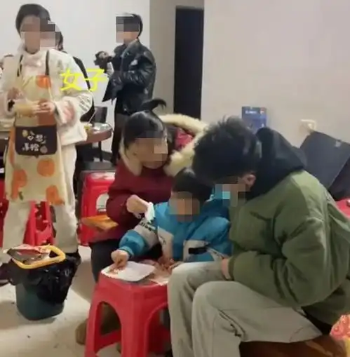 前妻来看望丈夫孩子,一家三口很温馨,现任妻子感觉我是多余的
