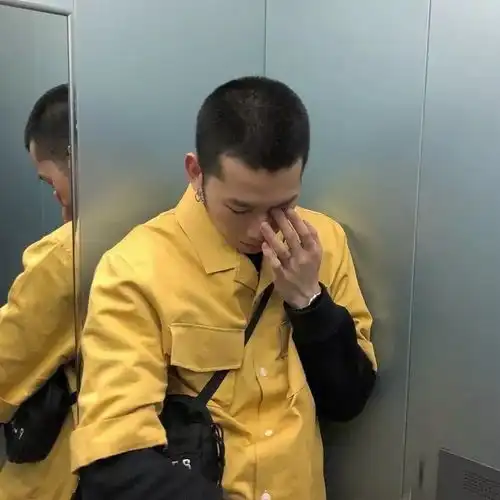 头像你那么爱笑却还是抵不过内心的四处荒芜
