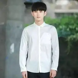 白衬衫怎么搭配都帅,男人一定要有一件
