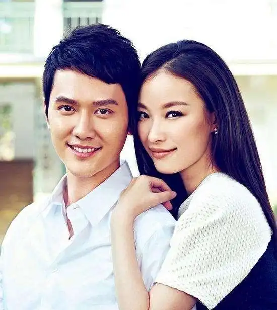 赵丽颖和冯绍峰一定是这两个月最多被偶遇的明星
