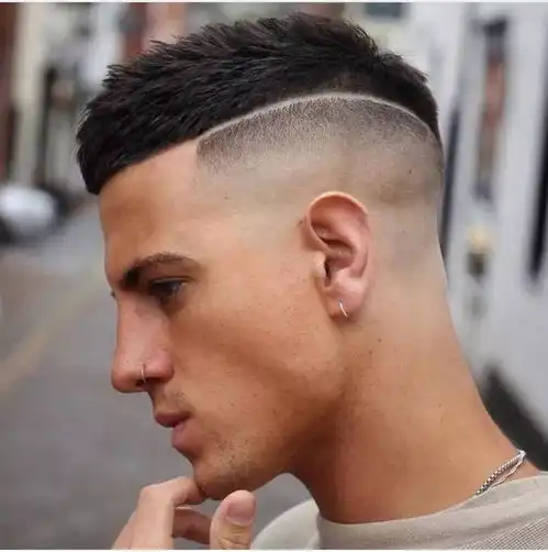 开春换个有男人味的发型
