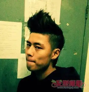 不想做乖乖男的你那就梳鸡公头发型吧今年非主流男生最潮短发设计
