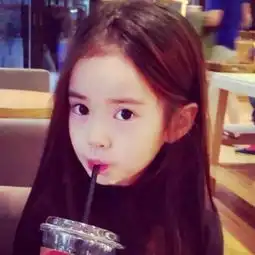 男生的这个情侣头像
