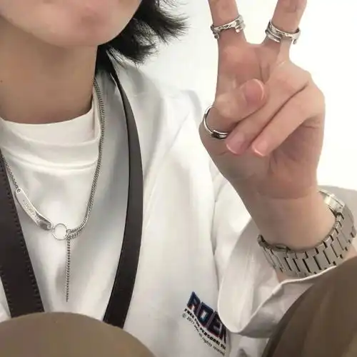 个性高冷真人男生头像在平淡里寻找一些小美好
