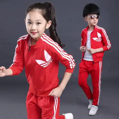秋天,小孩一定要准备几件好看的秋装,没准明天就变冷了
