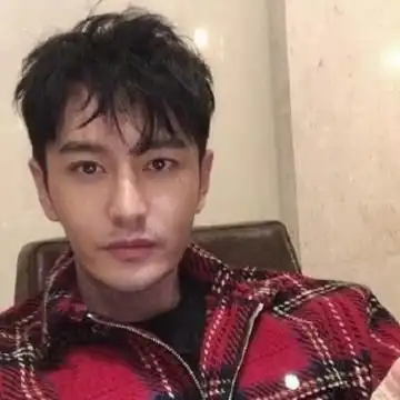 黄晓明为何总是大背头,当他把刘海放下来,baby眼光真是毒
