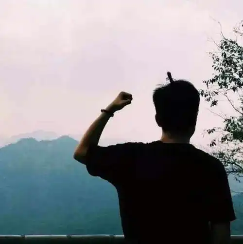 人世间的吵闹,其实并不会影响你独自美丽
