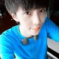 qq男生头像同一人就是姿势不同求三张
