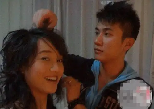朱丹前夫离婚后成了总裁,娶了总经理为妻女儿正脸照曝光很可爱
