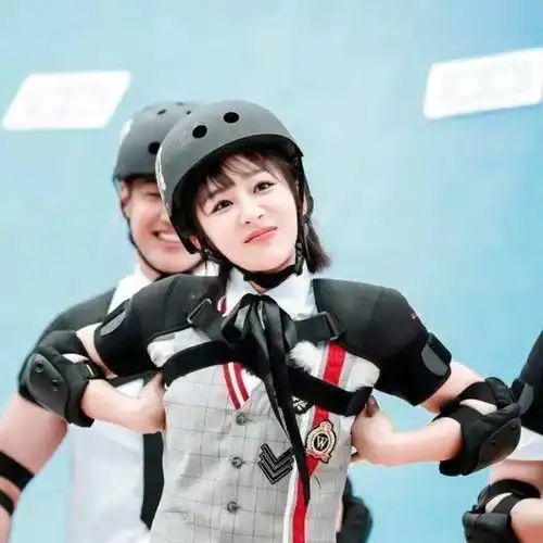 王俊凯杨紫恋情要官宣团队否认称单身,本人曾说25岁前不会恋
