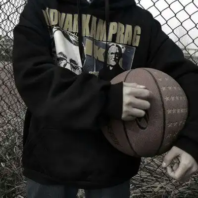 篮球头像男生霸气图片抱着篮球的男生头像
