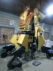 谁说工科男不浪漫为儿子造出四米高机器人第3页
