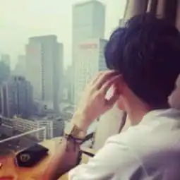 大家可以帮忙找一下这张图片的情头么就类似的就好
