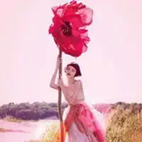 手拿玫瑰花的女生侧面头像微信头像图片大全
