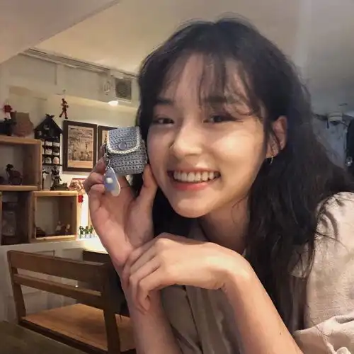 他不懂你的心,女生头像
