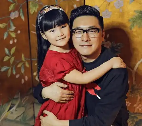 王岳伦酒后失态向网友道歉保证永远戒酒,头像却非常讽刺
