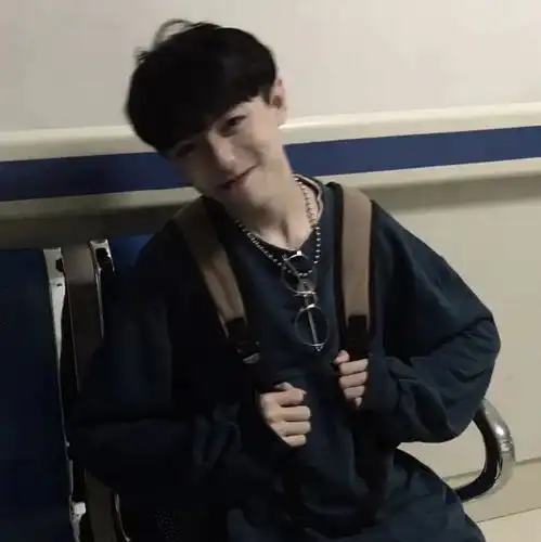 个性头像只记录开心的事
