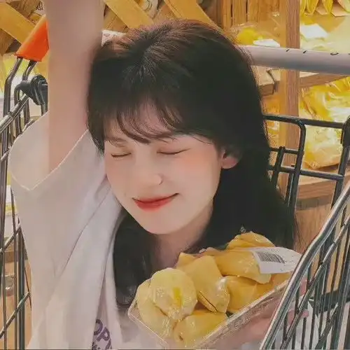 2023活力搞怪女生头像
