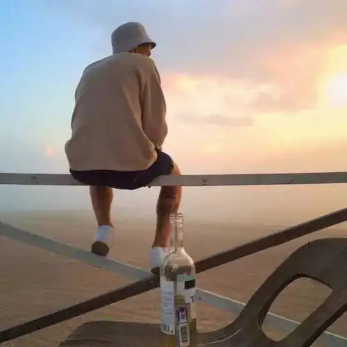 男生头像懂得知足常乐每天就会有满口袋的幸福感
