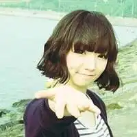 单纯没有任何烦恼,满脸充满阳光的清新美女头像
