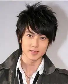 我加入了飞轮海中文会,继续一张吴尊的照片做头像
