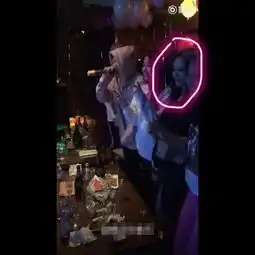 pgone与好友k歌视频曝光李小璐疑似在场
