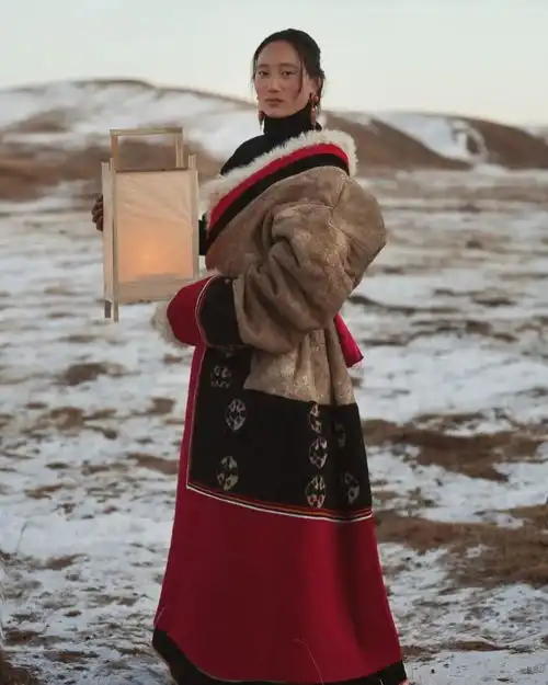 当大家都在沉迷康巴汉子的美色时,有多少人会留意到藏族的雪域精工
