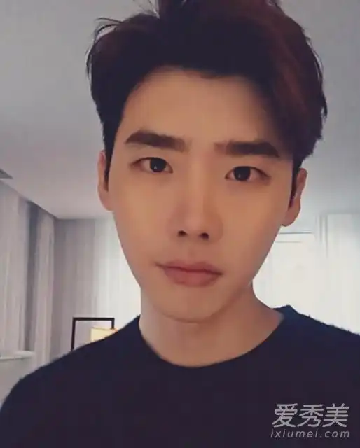 两个世界里李钟淑的发型叫什么如何得到
