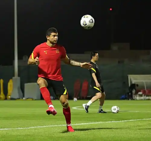 球迷今夜无眠3大刺激对决连续上演c罗国足152亿豪门之战
