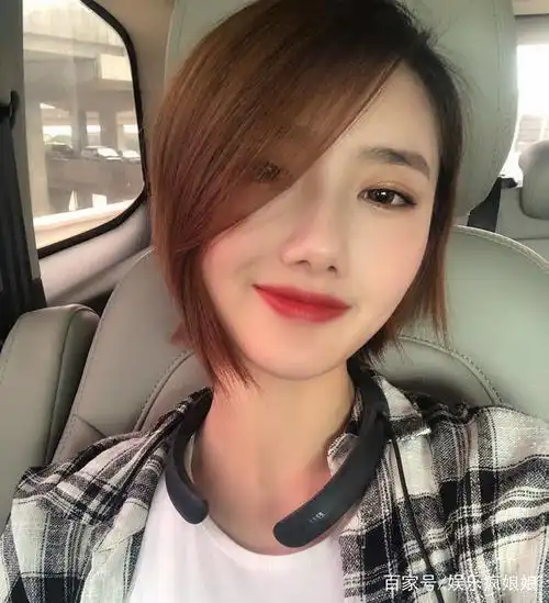 抖音第一代网红费启鸣不火了,张欣尧开网店,只有他还红
