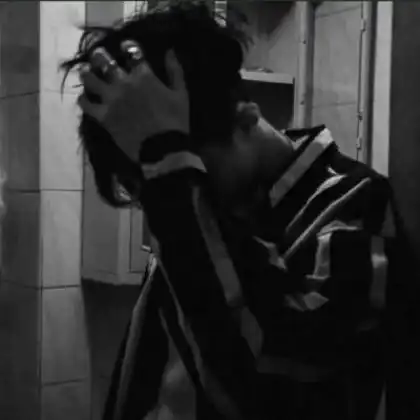 微信头像男黑白成熟,我只为我自己而活着