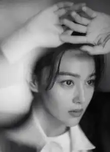 张馨予告诉你珠宝不必华丽,这样搭配,你也是引人惊叹的大美女
