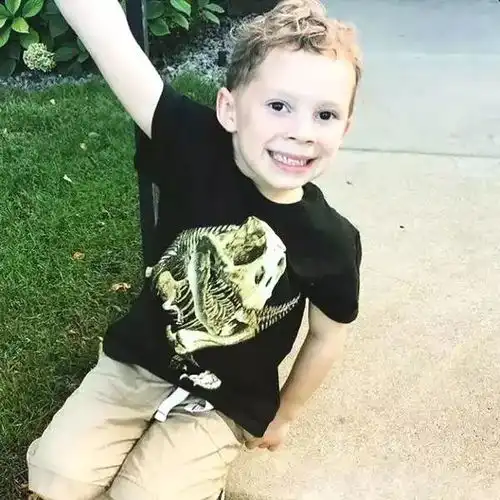 靠尴尬而不失礼貌的尬笑收获百万粉丝,居然这样也可以成名
