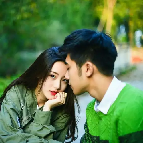 情侣头像拿玫瑰花图片蒋