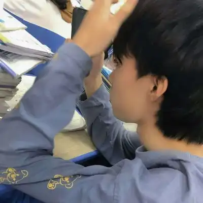 2023帅气男生微信头像
